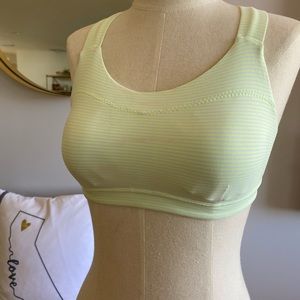 LuluLemon Sports bra size 4